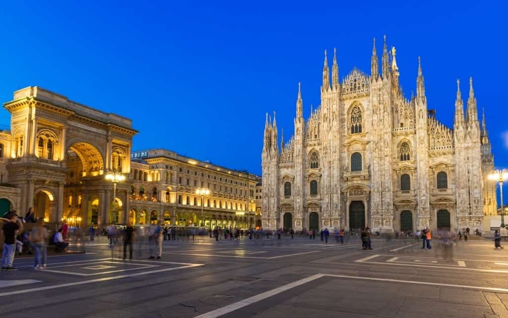 night view of milan cathedral duomo di milano vittorio emanuele ii gallery and piazza del duomo in milan italy min