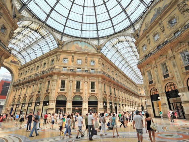 centre ville dans une ville Italie